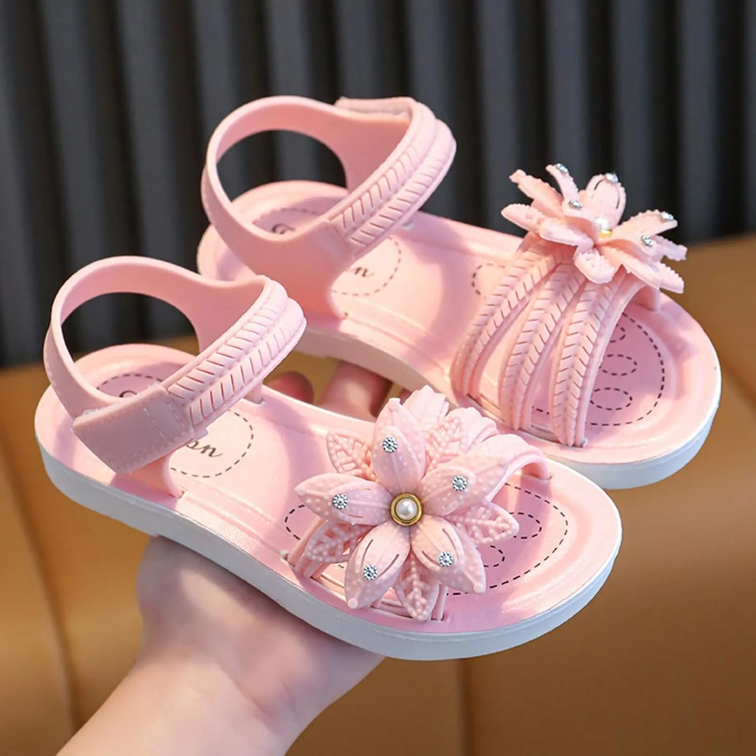 Little Girls Princess Sandals Soft Sole Non Slip Comfortable Fashion Open Toe Flat Sandals with Flower Decoration