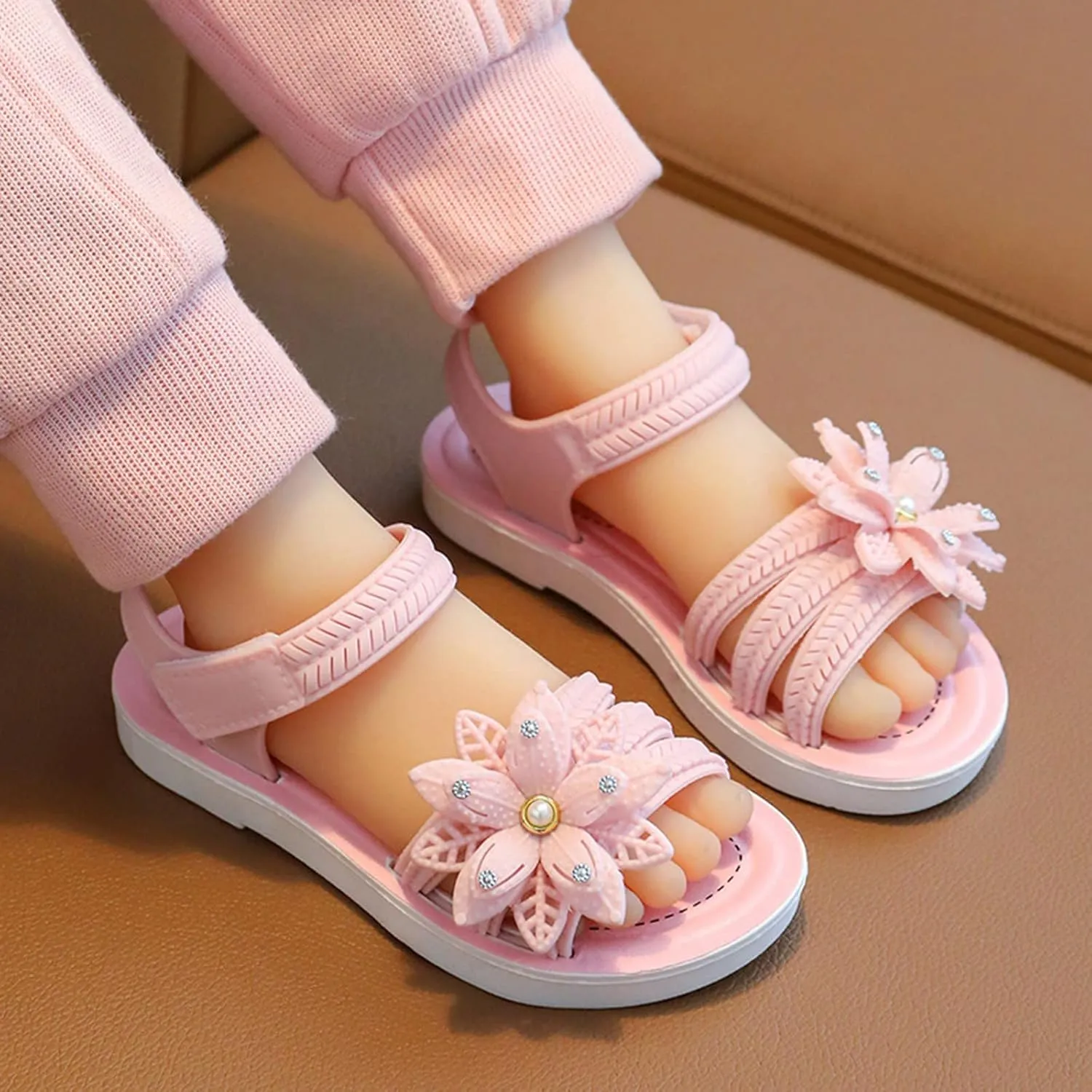 Little Girls Princess Sandals Soft Sole Non Slip Comfortable Fashion Open Toe Flat Sandals with Flower Decoration