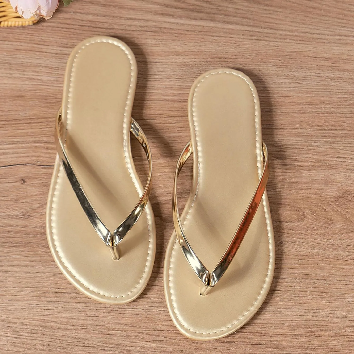 Women's Flip Flops Sandals Summer Beach Flat Thong Sandal Anti Slip Soft Sole Wear Resistant Clip on feet Slippers